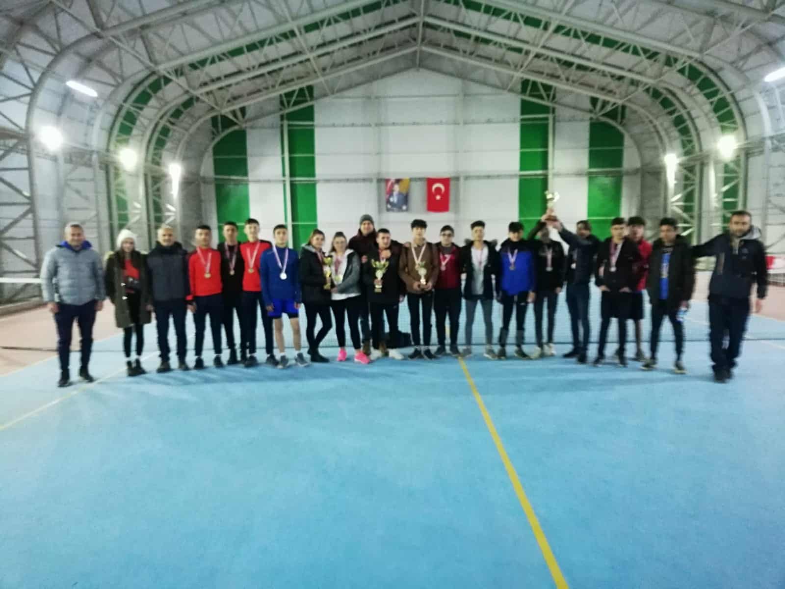 Tenis Gençler İl Birinciliği Müsabakaları Gerçekleştirildi