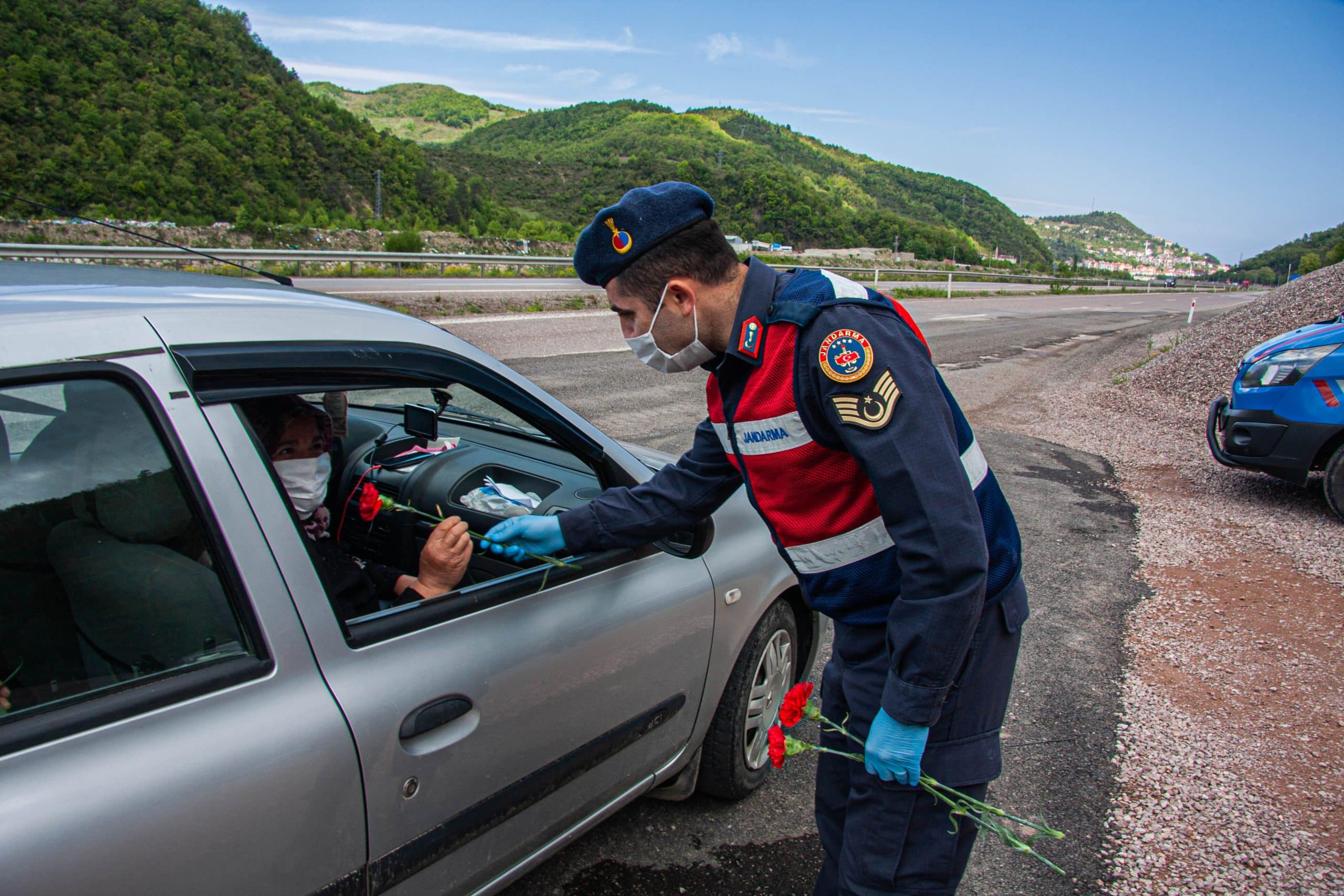 Ayancık'ta yılın trafik görevlisi ve yılın şoförü ödülleri sahiplerini buldu