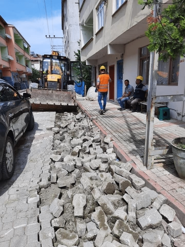 ELEKTRİK HATLARI YERALTINA ALINIYOR