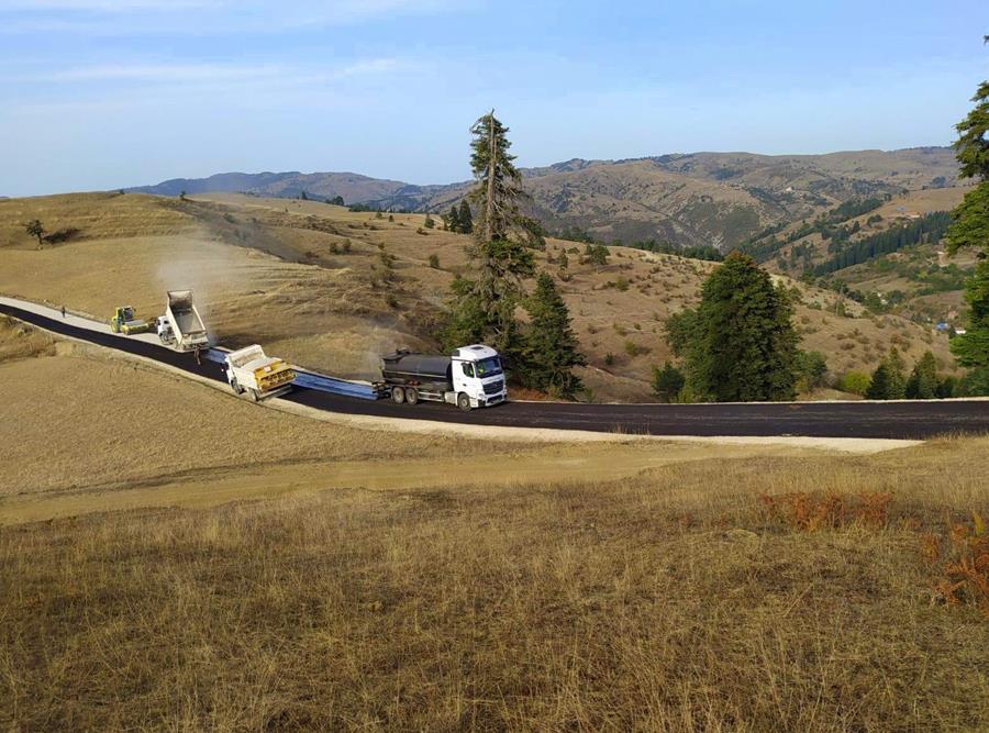 İL ÖZEL İDARESİ 260 KİLOMETRELİK YOLU ASFALTLA BULUŞTURDU