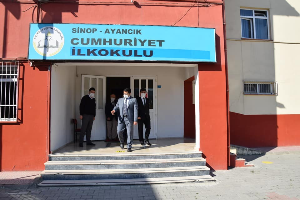 Ayancık Kaymakamı İsmail PENDİK Okulları Ziyaret Etti