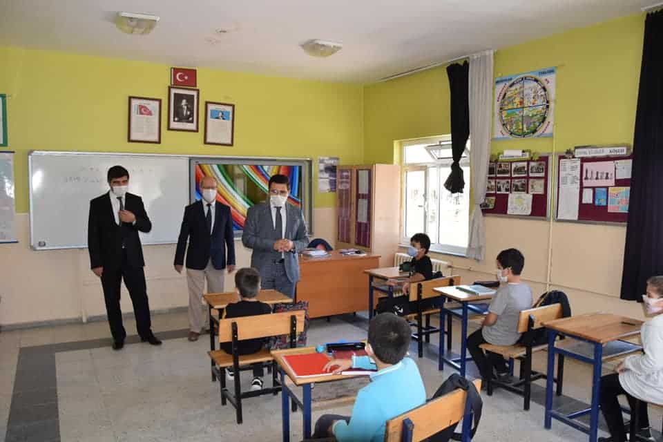 Ayancık Kaymakamı İsmail PENDİK Okulları Ziyaret Etti