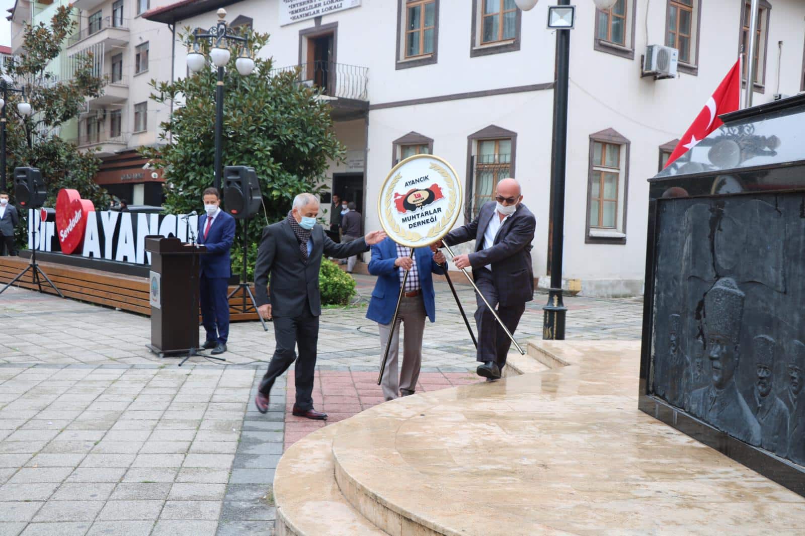 Ayancık'ta Muhtarlar Günü Kutlandı