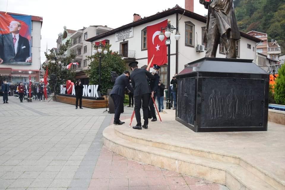 Ayancık'ta 10 Kasım Atatürk'ü Anma Töreni Düzenlendi