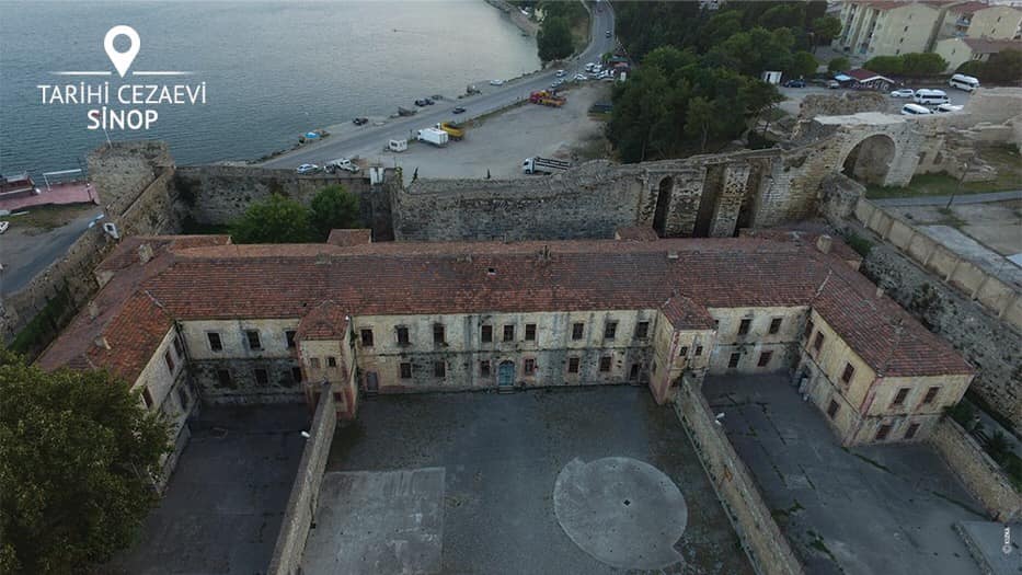 Sinop Cezaevinin etrafındaki Surlar onarılıyor