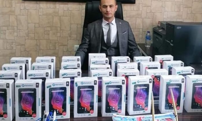 Durağan’da Okul Müdüründen 40 Tablet Desteği