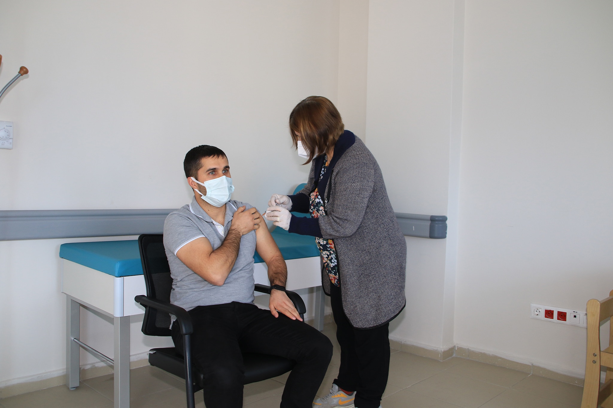 Sinop’ta sağlık çalışanlarına yönelik ikinci ve son doz aşı uygulamaları başladı