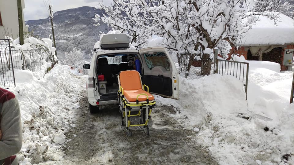 Ayancık'ta Özel İdare Ekipleri Ayşe Teyze için seferber olundu