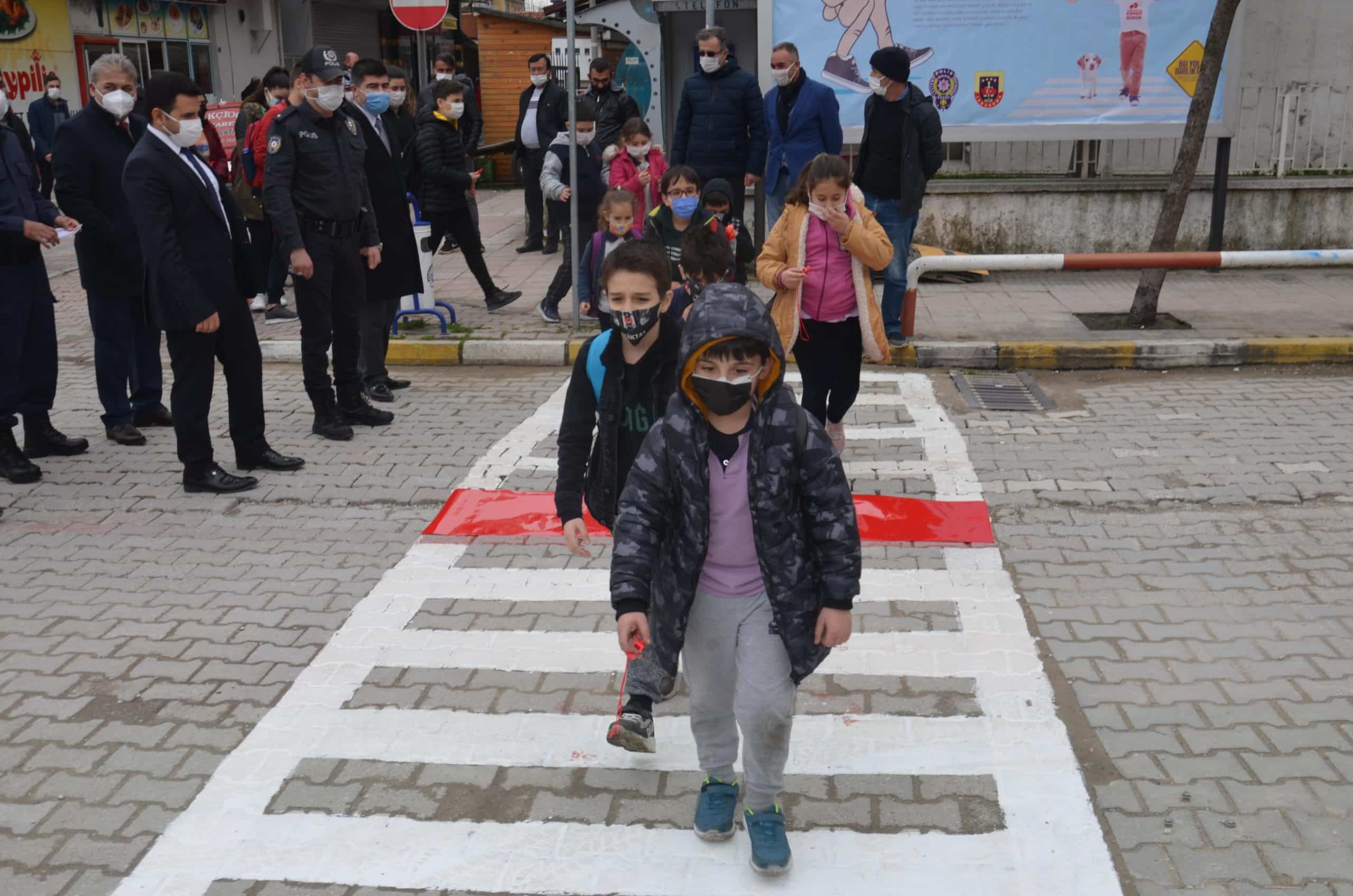 Ayancık’ta ''Yaya önceliği kırmızı çizgimizdir'' mesajı verildi