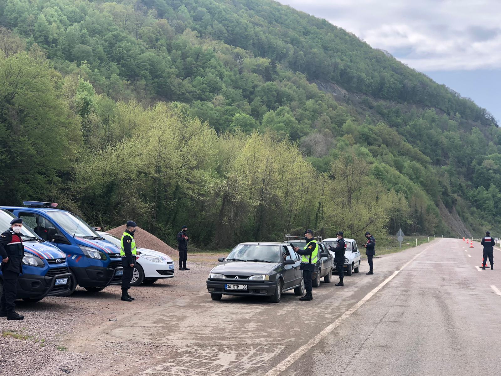 Tam kapanma öncesi Ayancık giriş-çıkışlarda denetimler sıkılaştı