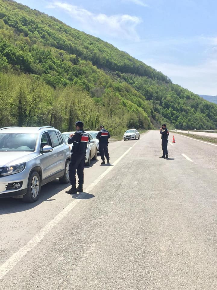 Tam kapanma öncesi Ayancık giriş-çıkışlarda denetimler sıkılaştı