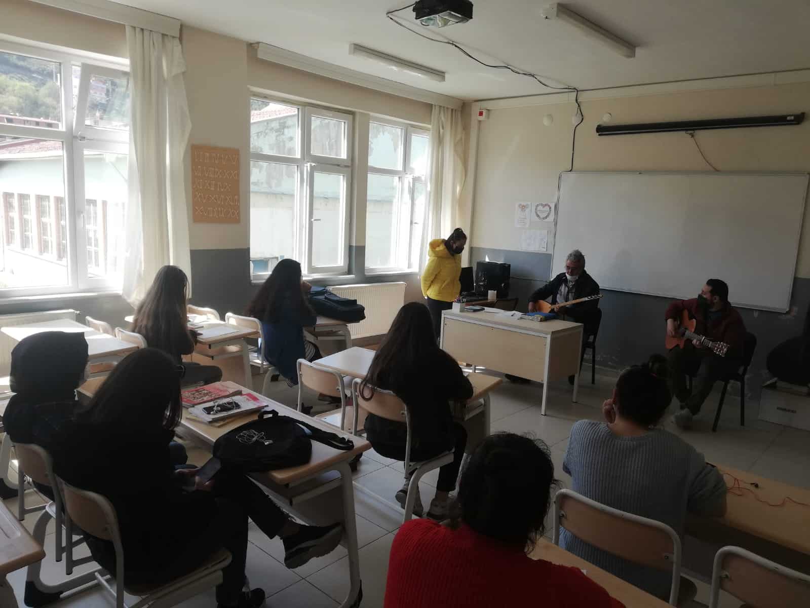 Ayancık Mesleki ve Teknik Anadolu Lisesi Sanatla Buluşuyor