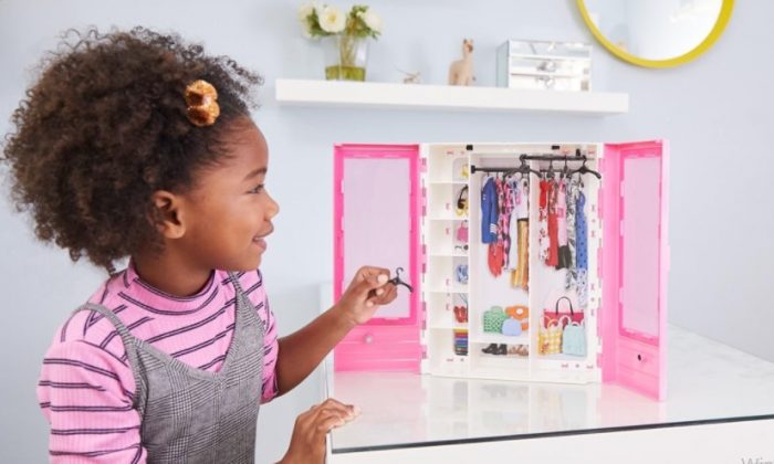 Barbie Bebeği Oyuncağı Çocukların Gelişimine Katkısı Nedir?