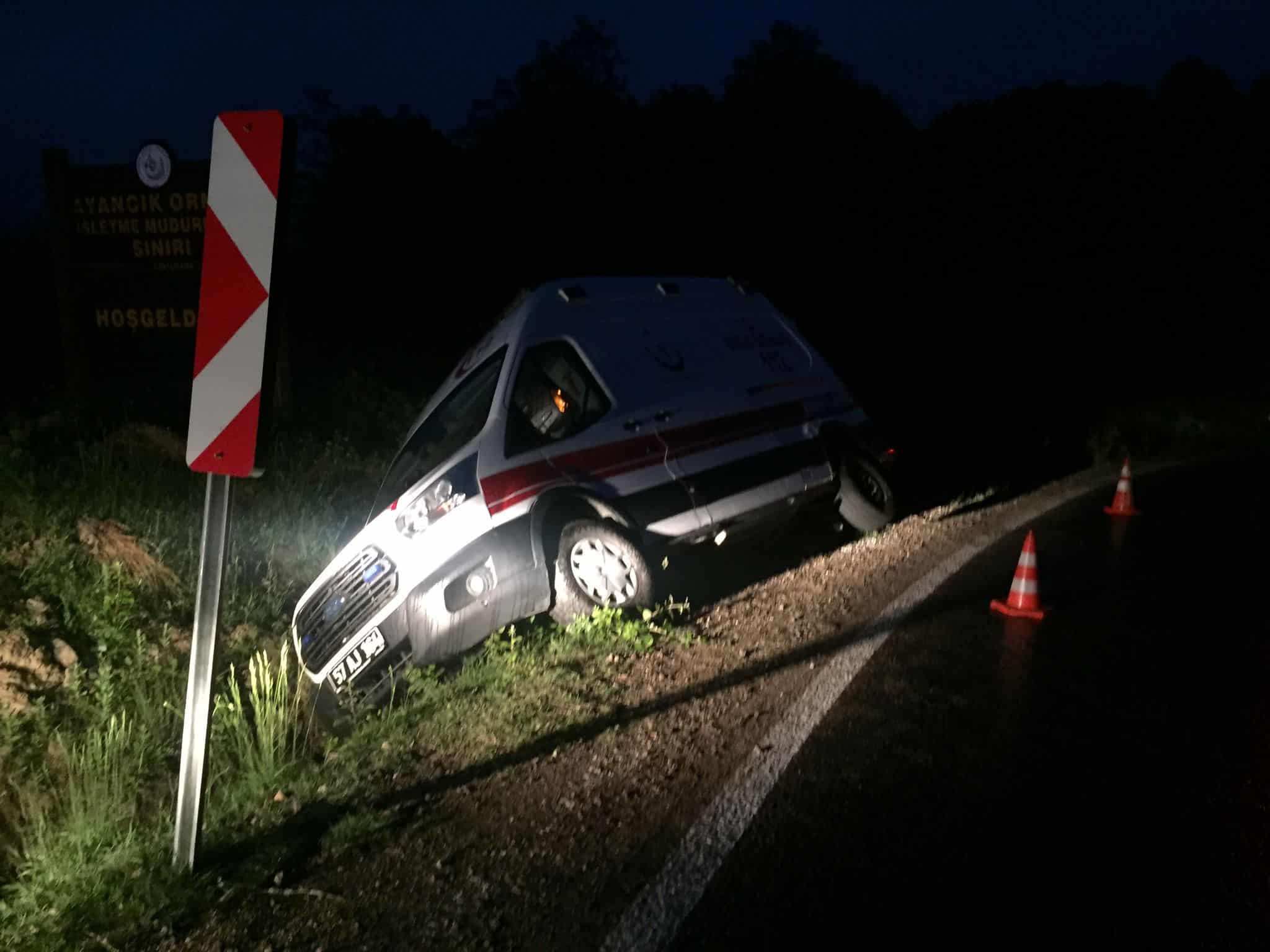 Türkeli Devlet Hastanesi'nin Ambulansı kaza yaptı