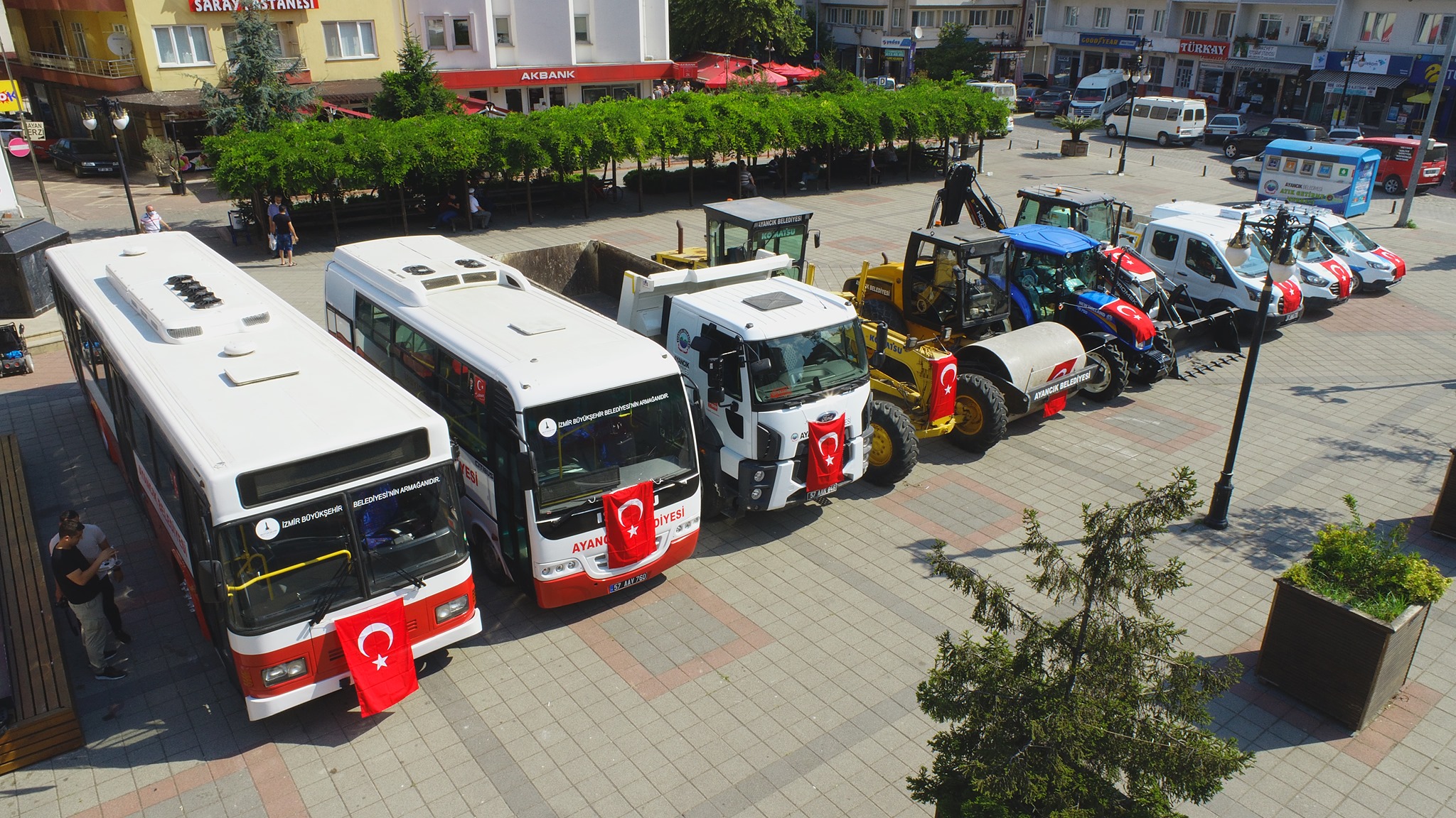 AYANCIK BELEDİYESİ'NİN YENİ ARAÇ VE İŞ MAKİNELERİ GÖREVE HAZIR