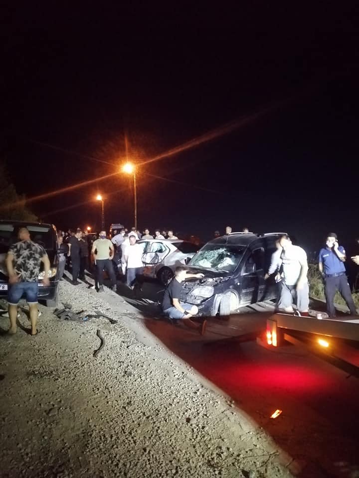 Ayancık Sahilinde Araçlar Birbirine Girdi