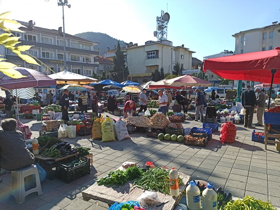 Ayancık'ta Pazar Meydana Kuruluyor