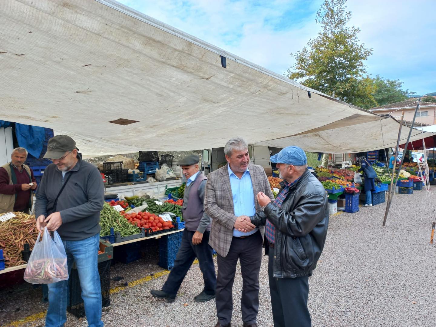 Başkan Kaya Pazar Esnafı Ziyaretinde