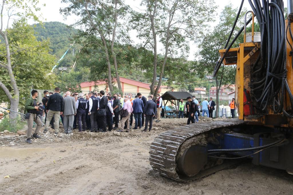 Bakan Karaismailoğlu Ayancık'ta