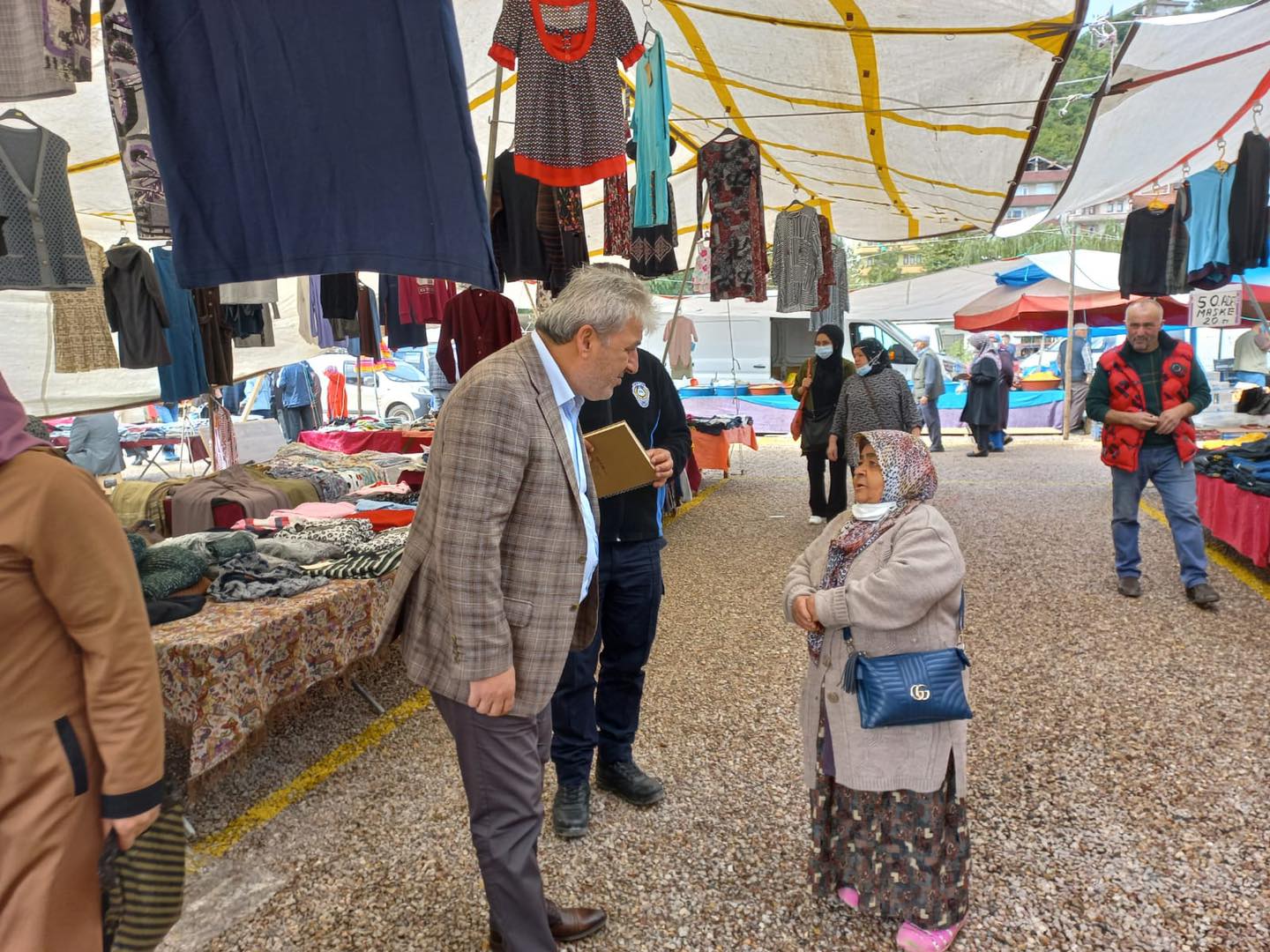 Başkan Kaya Pazar Esnafı Ziyaretinde