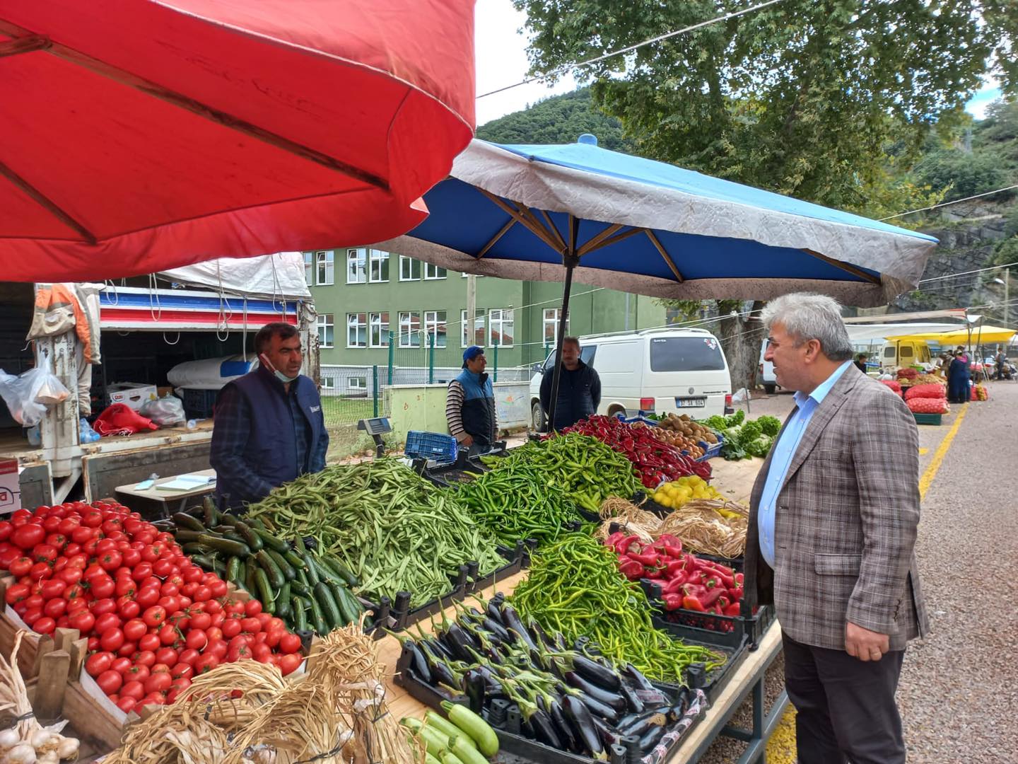 Başkan Kaya Pazar Esnafı Ziyaretinde