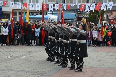 AYANCIK'TA 29 EKİM CUMHURİYET BAYRAMI COŞKUYLA KUTLANDI