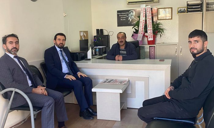 Ayancık Müftüsü Kıvrak “Hz. Peygamber ve Vefa” kitaplarını hediye etti”
