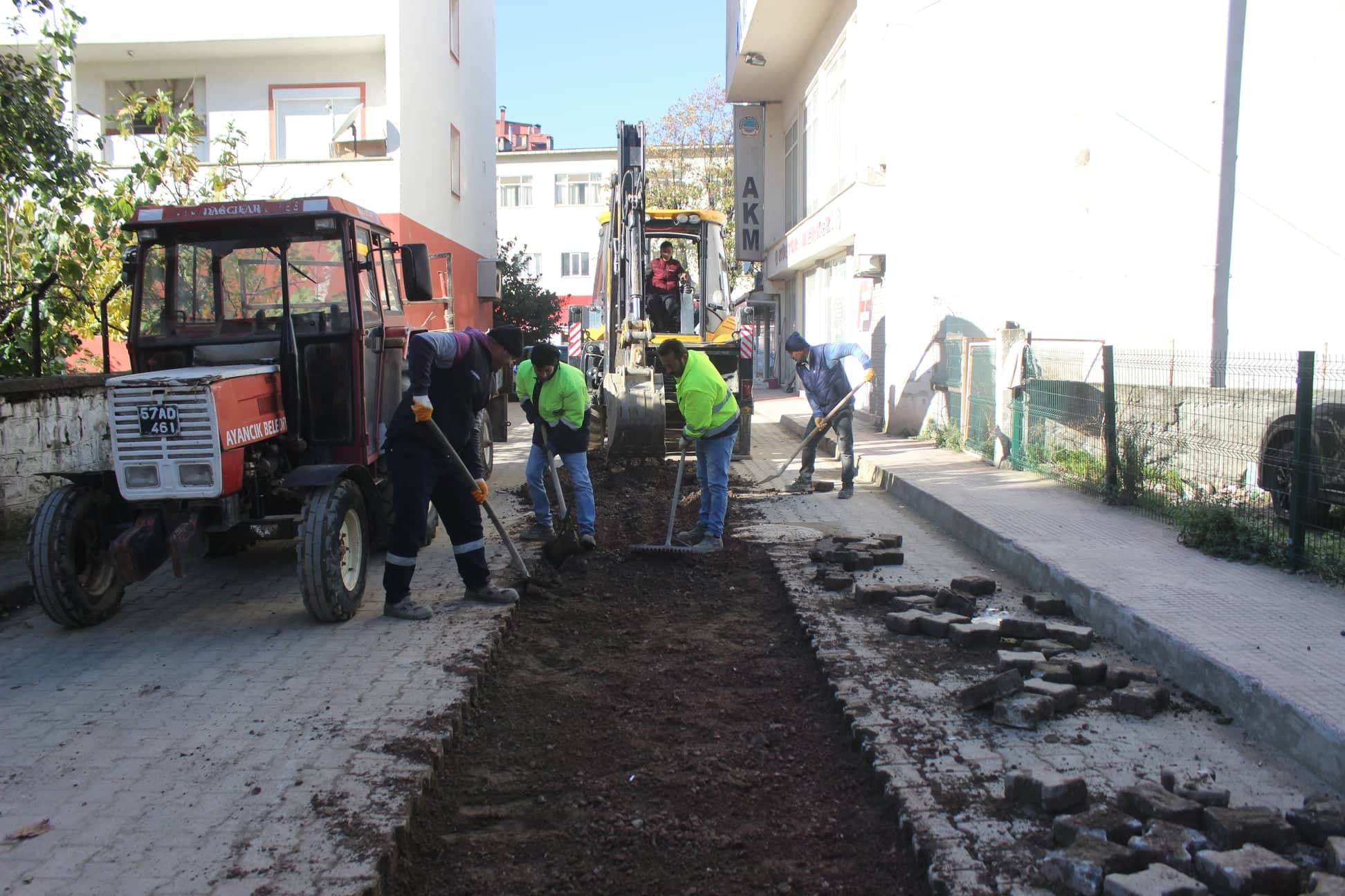 İlçemizin Yolları Tamamen Yenileniyor