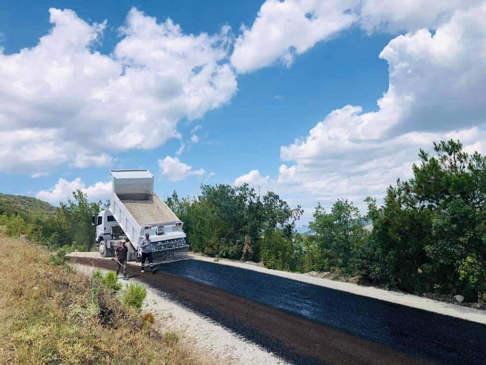 230 KM KÖY YOLU ASFALTLA BULUŞTURULDU