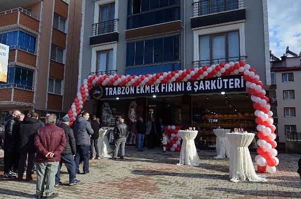 Ayancık'ta Trabzon Ekmek Fırını ve Şarküteri Hizmete Girdi