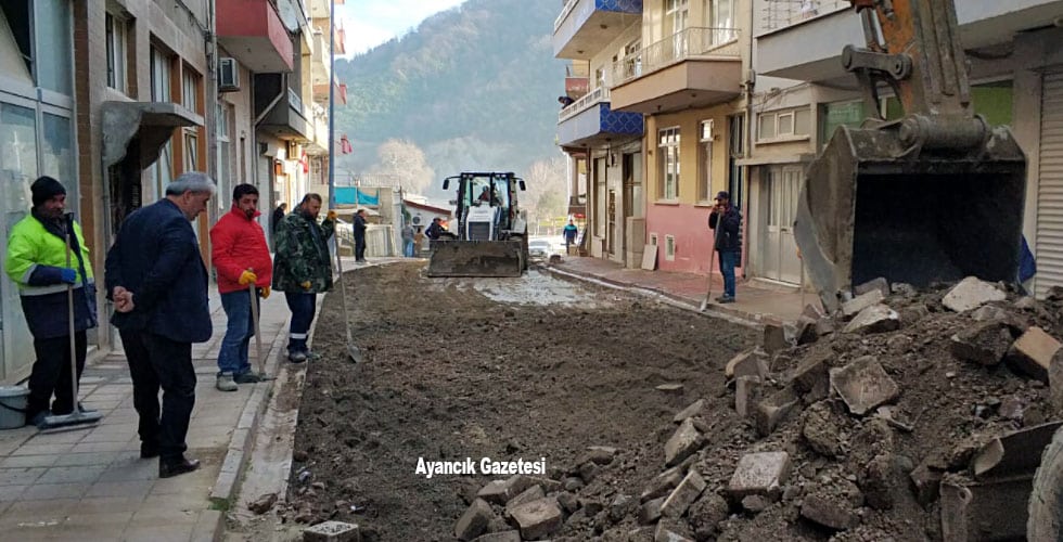 Ayancık Tümerkan Caddesi Asfalt Yola Kavuşuyor