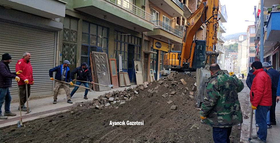 Ayancık Tümerkan Caddesi Asfalt Yola Kavuşuyor