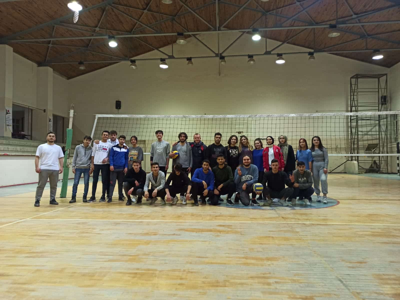 Voleybol'da Dostluk Kazandı