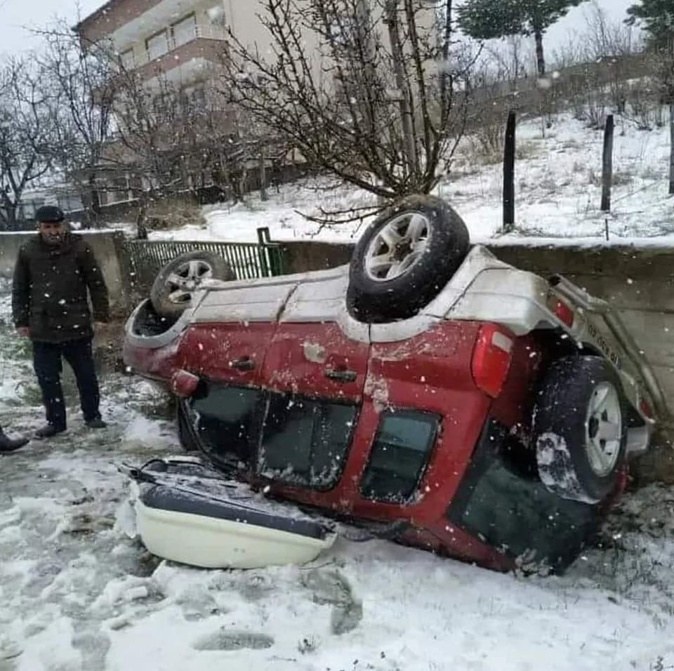 Ayancık Türkeli Yolunda Kaza