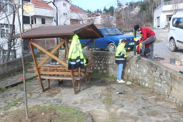 Ayancık'ta Çocuk Parkları Onarılıyor