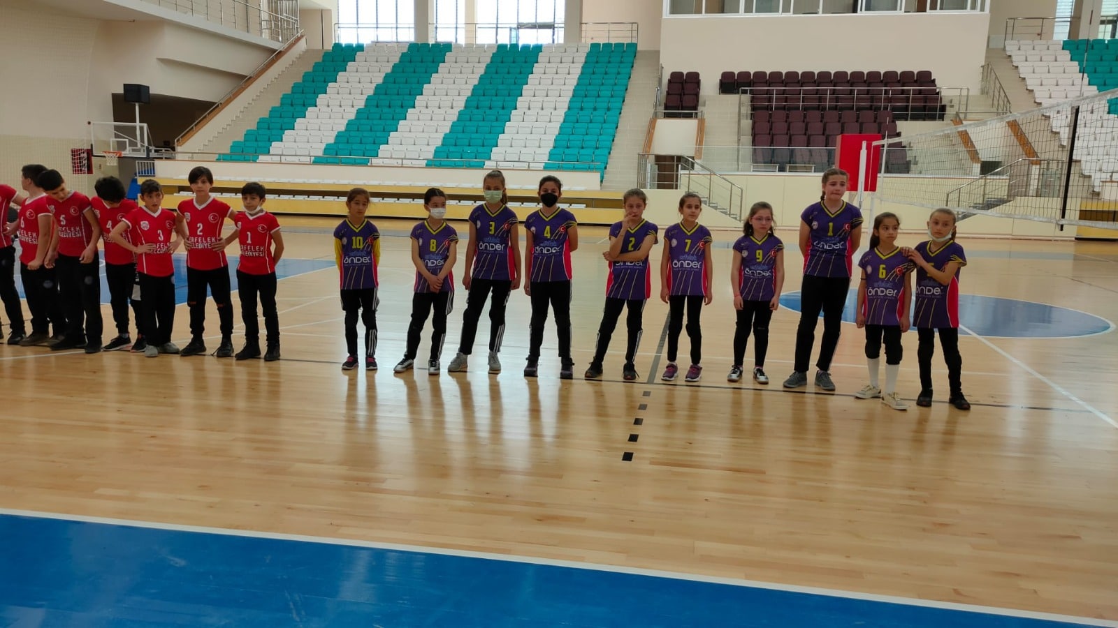 VOLEYBOL KÜÇÜKLER MÜSABAKALARI GERÇEKLEŞTİRİLDİ