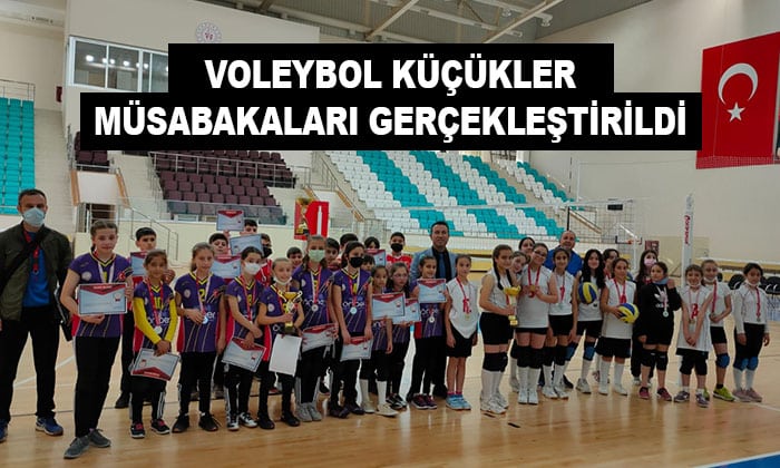 VOLEYBOL KÜÇÜKLER MÜSABAKALARI GERÇEKLEŞTİRİLDİ