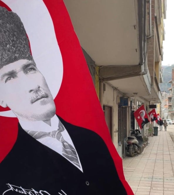 Atatürk Heykeli Saldırısına Ayancık’tan Bayraklı Tepki