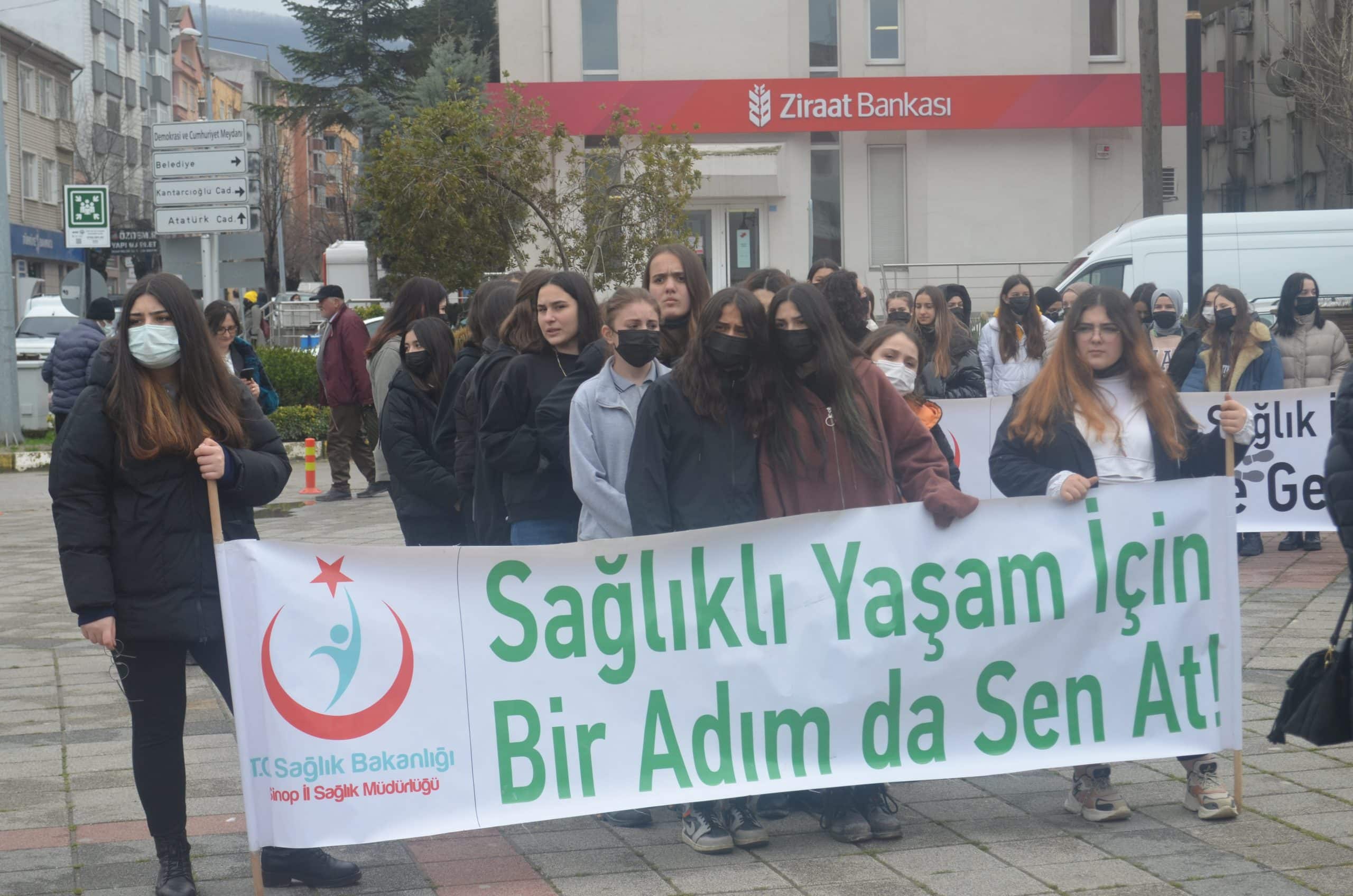 AYANCIK’TA “ SAĞLIKLI BESLENME VE TUZA DİKKAT” YÜRÜYÜŞÜ