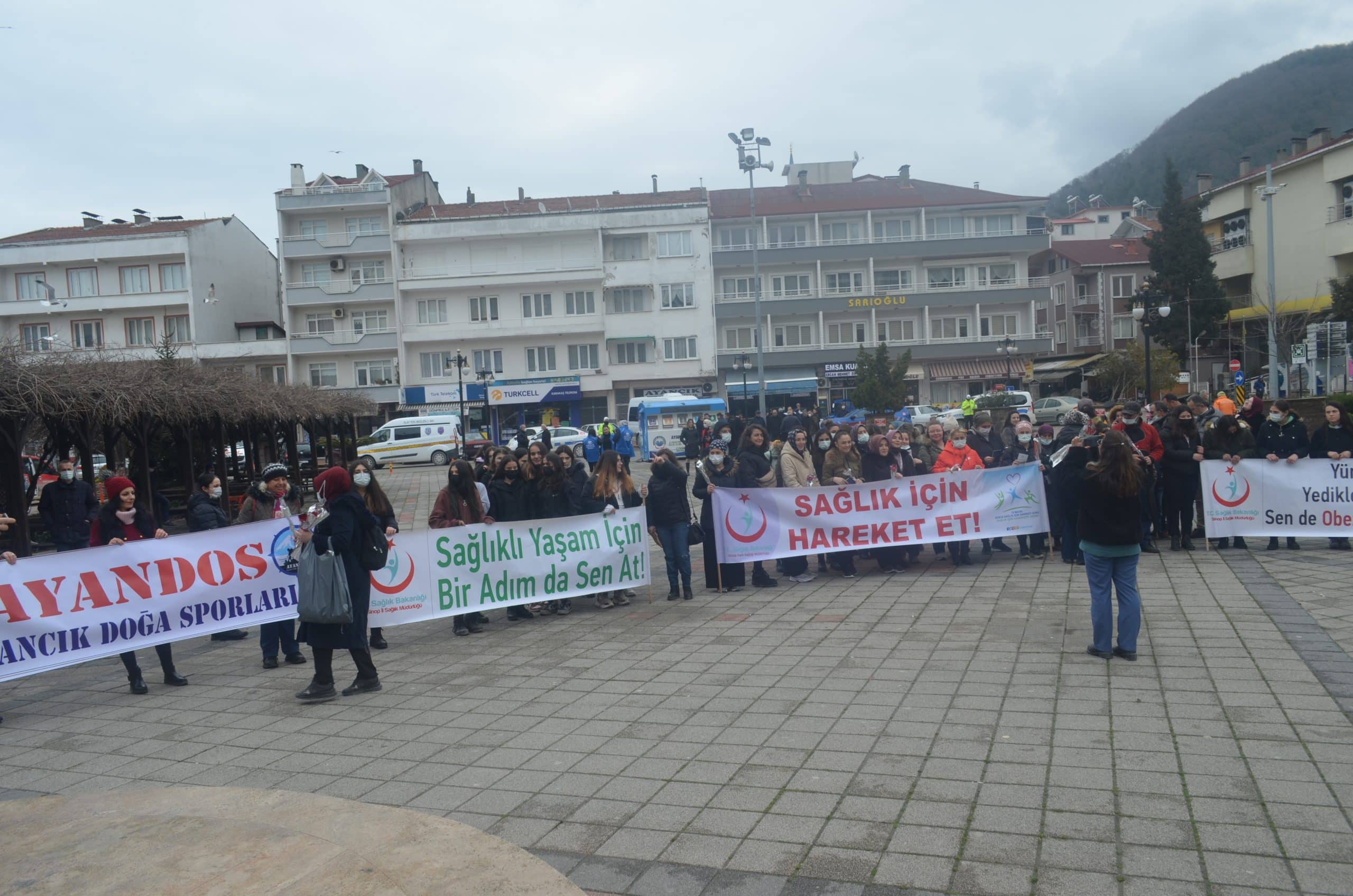 AYANCIK’TA “ SAĞLIKLI BESLENME VE TUZA DİKKAT” YÜRÜYÜŞÜ