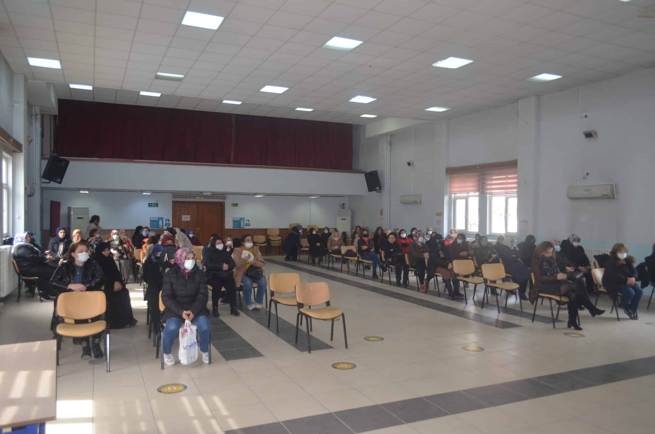 Ayancıklı Bayanlara Kanser ile İlgili Bilgilendirme Semineri Verildi