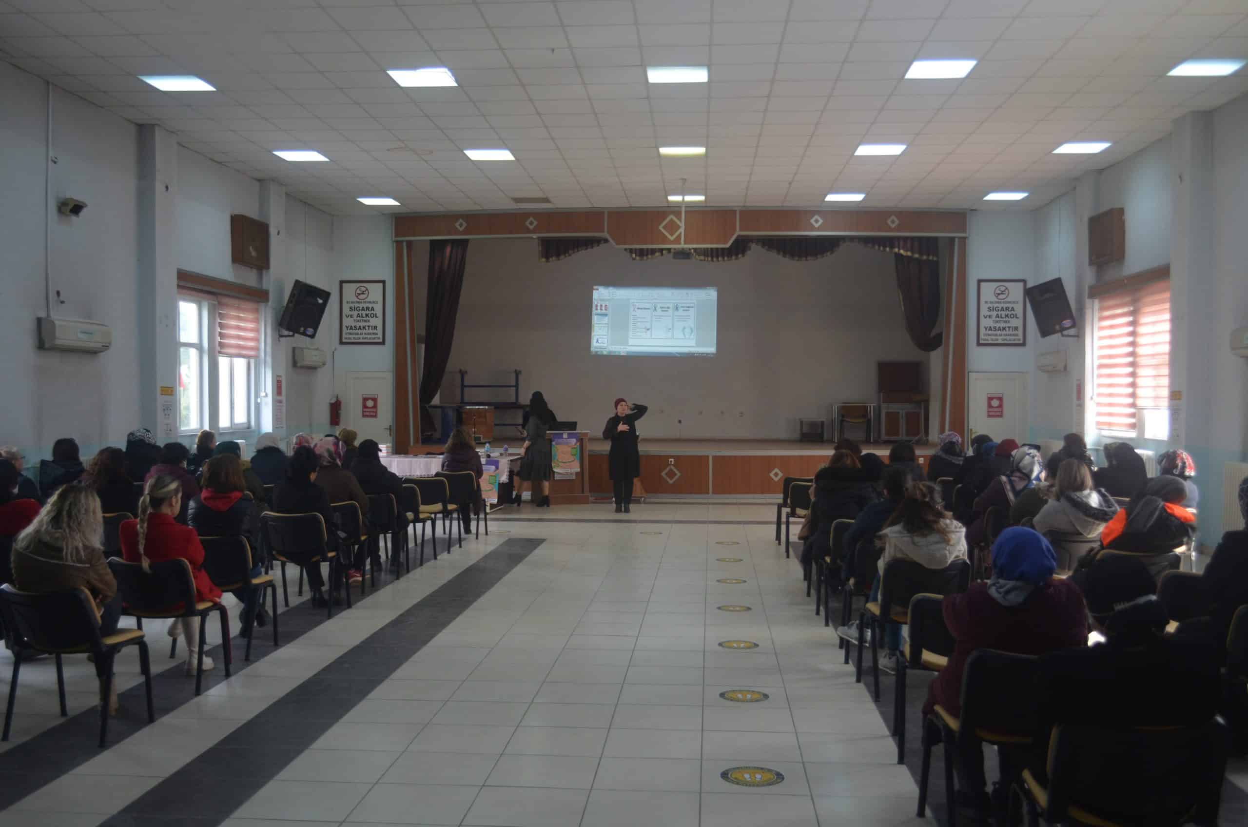 Ayancıklı Bayanlara Kanser ile İlgili Bilgilendirme Semineri Verildi