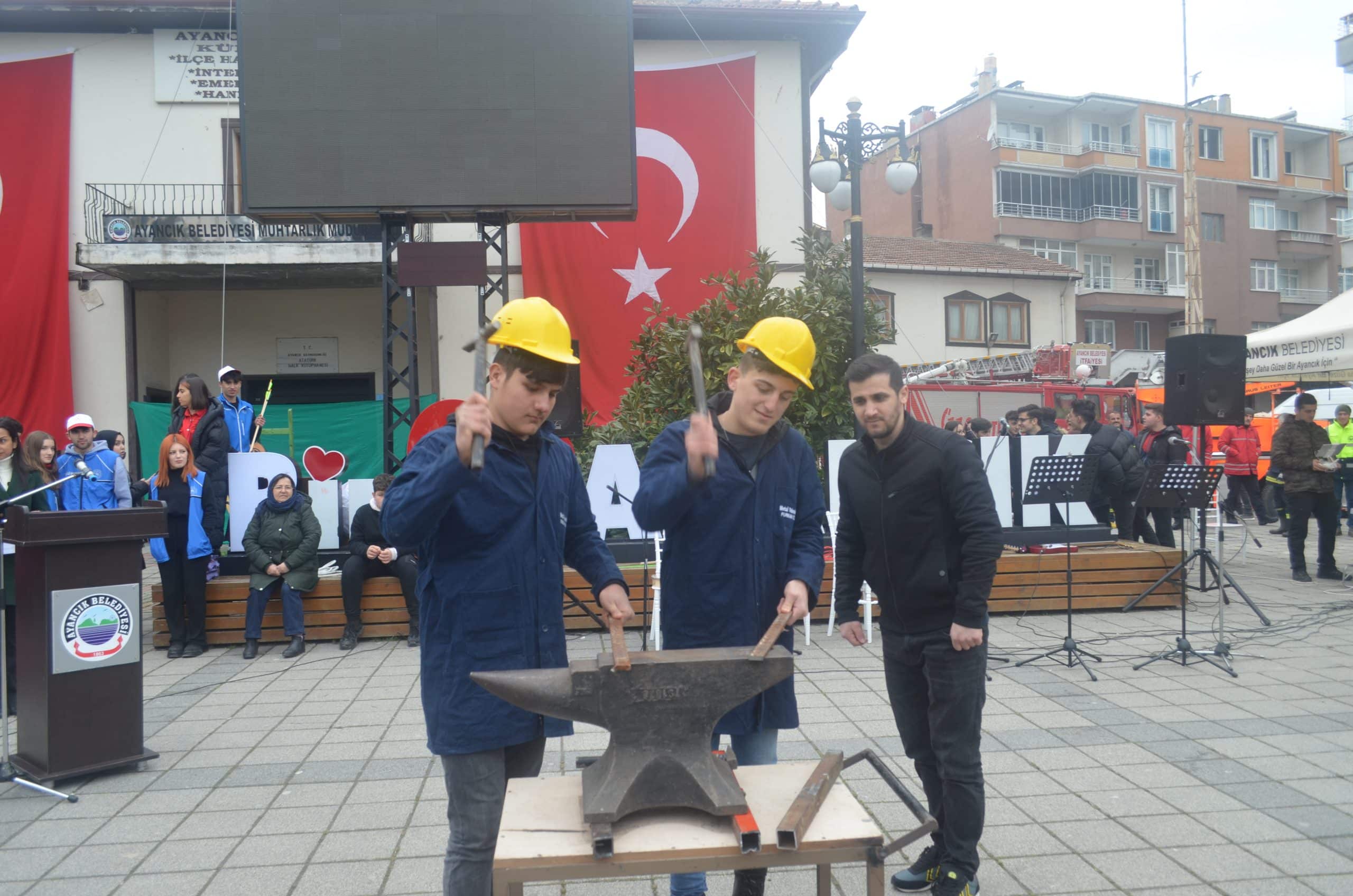 Ayancık'ta Nevruz ateşi yandı
