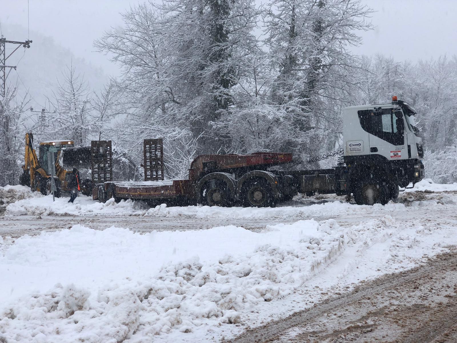 AYANCIK’TA 58 KÖY YOLU ULAŞIMA KAPANDI