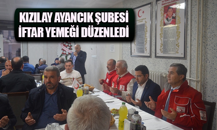 Kızılay Ayancık Şubesi İftar Yemeği Düzenledi