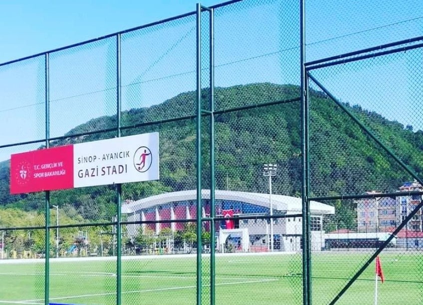 Ayancık Gazi Stadı Yenilendi