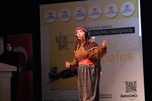 Gençler Şiir Okuma Yarışmasından Dereceyle Döndü