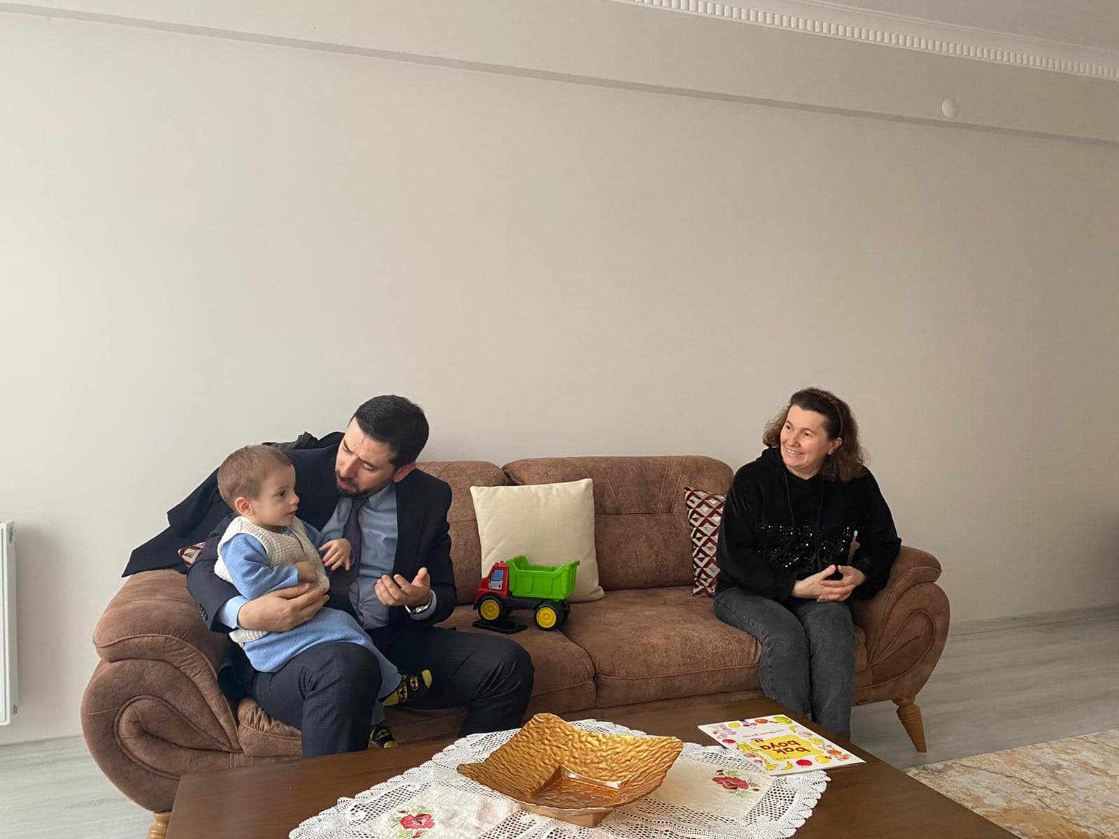 Ayancık'taki Depremzede Aileler Ziyaret Ediliyor
