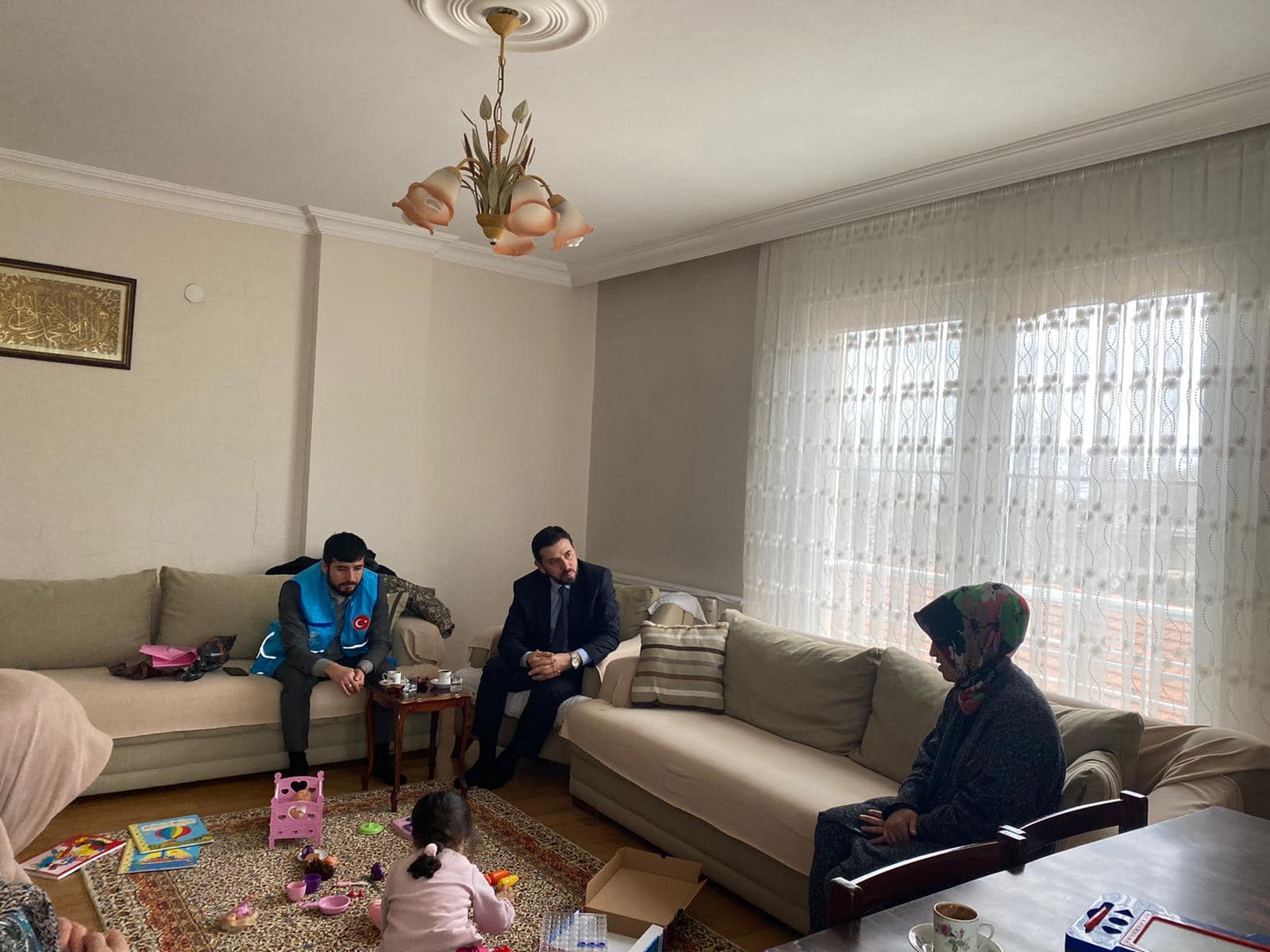 Ayancık'taki Depremzede Aileler Ziyaret Ediliyor