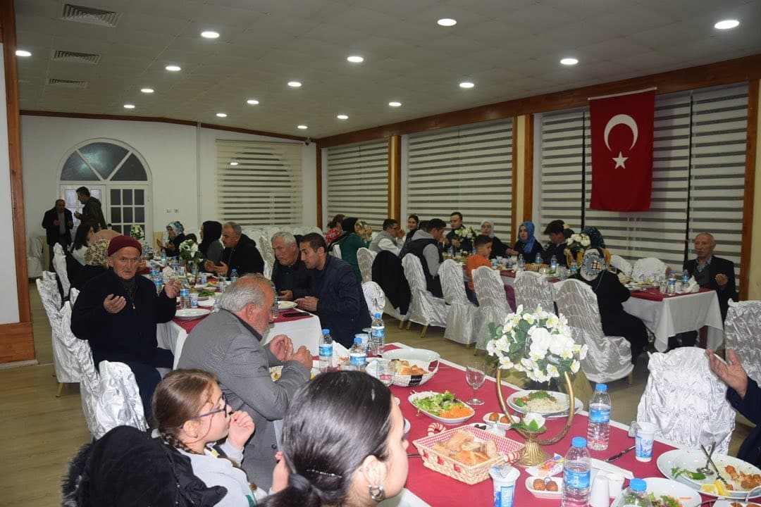 Gazi ve Şehit Yakınları İftar Yemeğinde Bir Araya Geldi